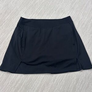 Like New All in Motion Black Tennis/ Golf front Pocket Skort size M